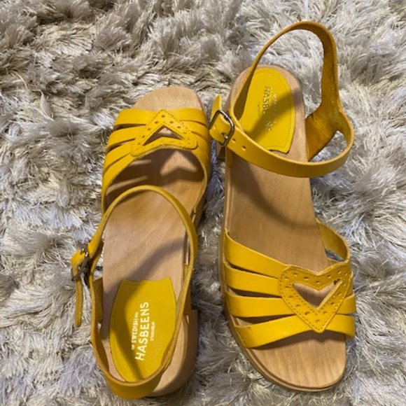 Swedish Hasbeens Heart Medallion Clogs Wooden Leather Sandals Size 40 (9) Yellow - Picture 5 of 10